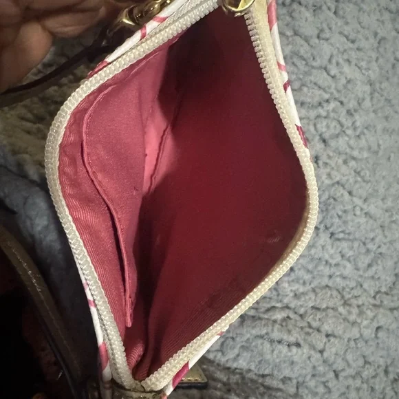 Coach Poppy Pink/Heart Printed WristletEUC (dust bag included)